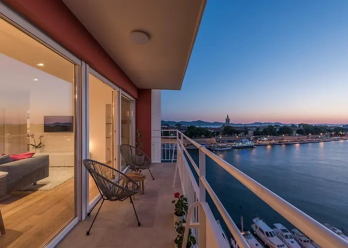 Amazing View アパート ザダル